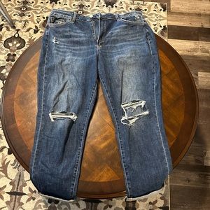 Vervet Ripped Jeans Straight leg. Medium dark wash. Size 18.